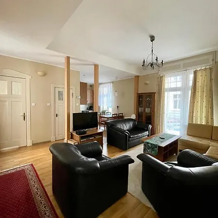 Apartment Spacious In The Heart Of *