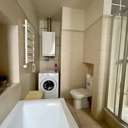 Апартаменти Spacious In The Heart Of *